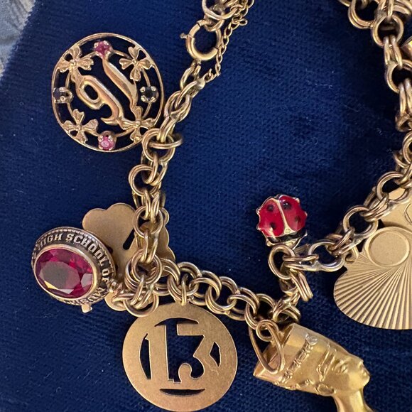 1955 Vintage 14k gold double link charm bracelet with extra gold charms - Picture 4 of 13